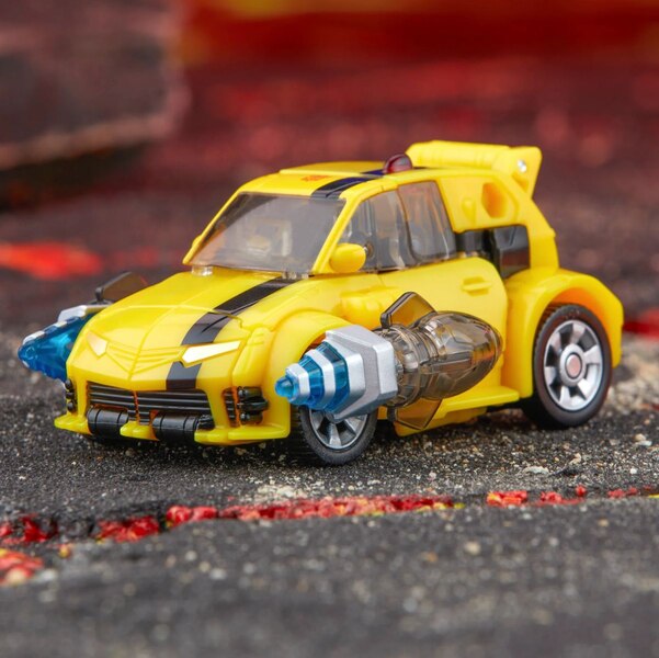 Image Of Deluxe Animated Bumblebee From Transformers United  (54 of 169)